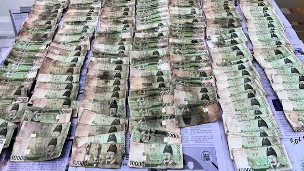 [친절한 경제] '버리는 화폐' 2조 8천억&hellip;쌓으면 에베레스트 17배