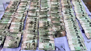 [친절한 경제] '버리는 화폐' 2조 8천억&hellip;쌓으면 에베레스트 17배