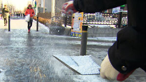 "제설제 뿌리지 마" 단체 민원&hellip;입주민들 신경전