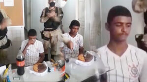 "축하해, 이제 성인이야"&hellip;경찰이 열어준 생일파티 반전