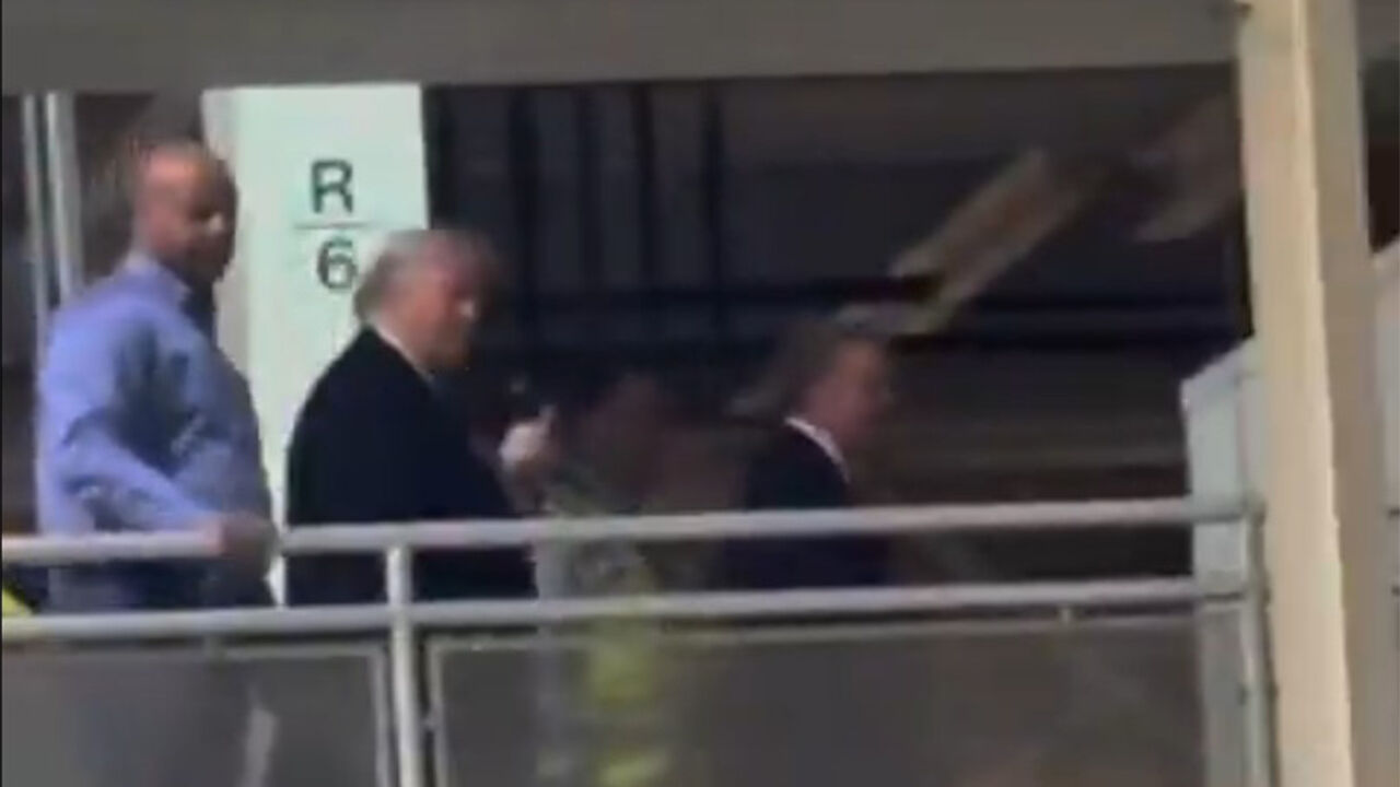 야유하는 사람 향해 손가락 욕설하는 트럼프 대통령 (사진=JT Lewis X 계정 캡처, 연합뉴스)