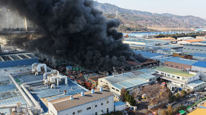 창원 국가산단 공장 화재&hellip;1시간 40분 만에 초진