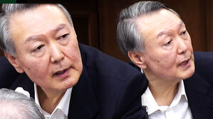 "전두환 영화 봤죠?" 헛웃음 "아니 내가 하나회도 아니고"