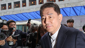 경찰, '공천헌금 의혹' 김병기 의원 부부 등 5명 출국금지