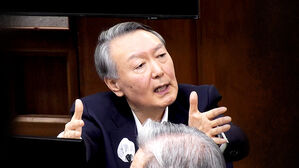 계엄 막은 시민들에 "폭도들"&hellip;늘어놓은 궤변