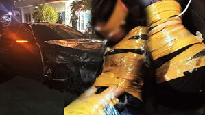 울타리 돌진한 차량&hellip;문 열자 온몸 '테이프' 결박된 여성