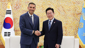 이 대통령, 아부다비 행정청장 만나&hellip;"가시적 성과 만들길"