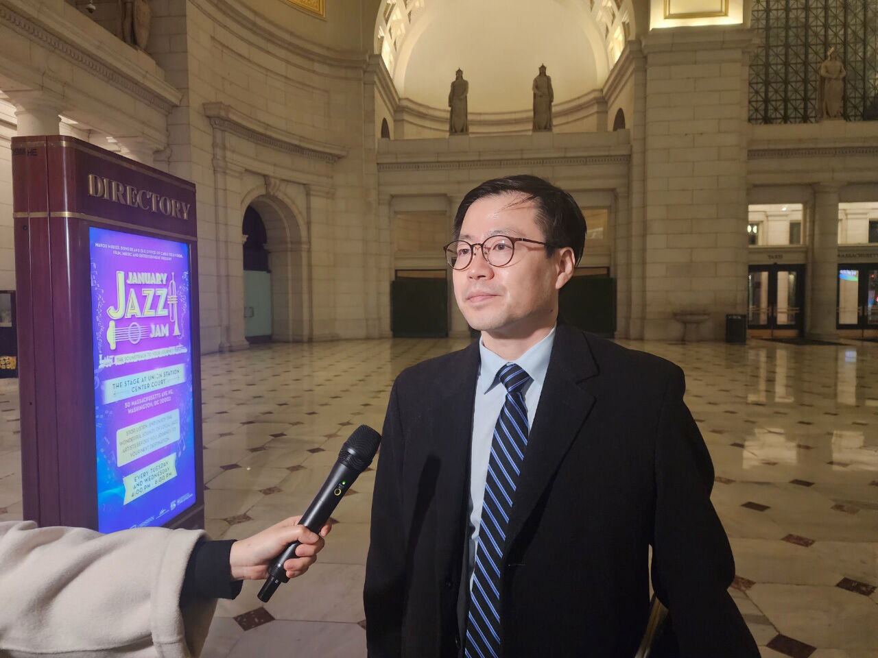 워싱턴 출장 중에 기자 질문에 답하는 '여한구' 통상교섭본부장