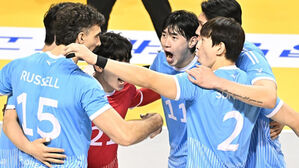 '러셀 27점' 대한항공, KB손보 꺾고 4연패 탈출