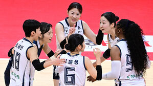 '모마+강소휘 50점' 도로공사, 페퍼저축은행에 역전승