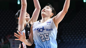 신한은행, BNK 잡고 9연패 탈출&hellip;미마 루이 36득점