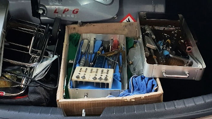 반쪽 아킬레스건 납품 일당 무혐의 논란