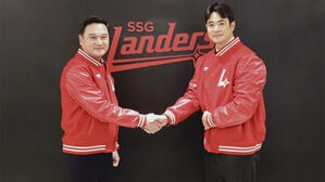 SSG 유니폼 입은 김재환 "후회하는 모습 보이기 싫어서 이적"