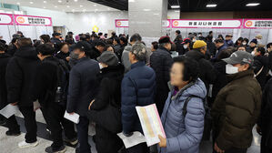 노인일자리 급여 월평균 40만 원&hellip;"생계비 목적, 먹는 데 쓴다"