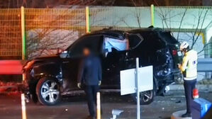 구리요금소에서 차량이 가드레일 충돌&hellip;2명 사망