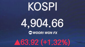 꿈의 '오천피' 성큼&hellip;코스피 4,900도 뚫었다