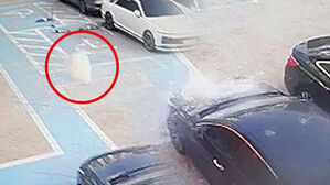 [사건X파일] 아파트서 떨어진 얼음덩어리&hellip;CCTV 봤더니 '충격'