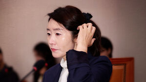 경찰, 오늘 '1억원 공천헌금 수수 의혹' 강선우 첫 소환