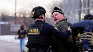 "트럼프 1년 완벽한 낙제 점수"&hellip;시위에 군대까지 동원?