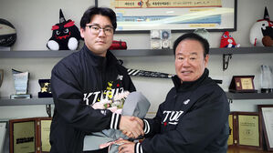 장성우, 캠프 출국 전날 KT와 FA 잔류 계약