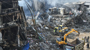 파키스탄 쇼핑 상가 화재 사망자 26명으로 늘어&hellip;83명 실종