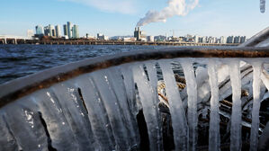 "얼음 돼버릴 것 같아요"&hellip;'대한' 최강 한파 찾아와 '꽁꽁'