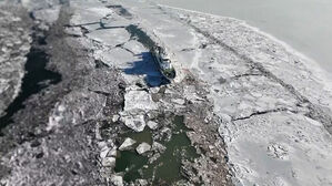 바닷물마저 얼어붙었다&hellip;'북극한파' 중국&middot;러시아도 강타