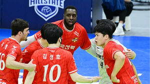 '베논 18점' 한국전력, 대한항공 꺾고 3위 도약