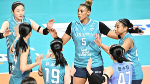 '실바 21점' GS칼텍스, 정관장 꺾고 2연패 탈출