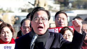 청와대 앞 집회&hellip;당내에선 "내홍만 더 부각"