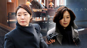 [단독] "호텔 카페에서 전달"&hellip;"웃으며 '뭘 이런 걸'"