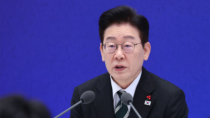 이재명 대통령이 지난 21일 청와대 영빈관에서 신년 기자회견을 하고 있다.