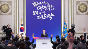 이 대통령 "부동산 세금 규제 안 쓸 이유 없지만&hellip;지금은 고려 안 해"