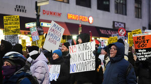 영하 10도에 벌거벗고 손자 덮던 담요만&hellip;연행 장면 논란