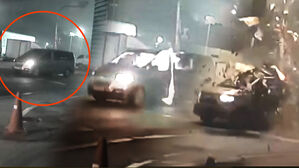 신호 대기 도중에 갑자기 폭발&hellip;'일대 정전까지' 무슨 일