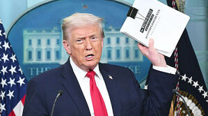 트럼프, 깜짝 회견서 '자화자찬' 이어가다 "한국 덕분에&hellip;"