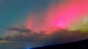 "오로라가 왜 여기에"&hellip;이례적 광경에 '두 눈 의심'