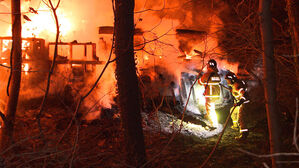 부산 기장 산불 이틀째&hellip;헬기 17대 투입 '총력'