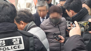 부부 손에 죽은 신생아&hellip;"텅 비었다" 조력자 정체 충격