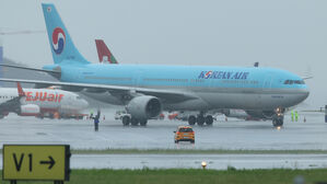 제주공항 잘 착륙했는데&hellip;대한항공 비행기 돌연 멈추자