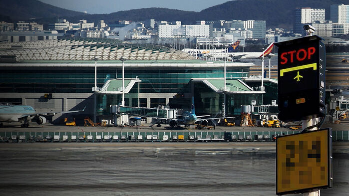 [단독] 4조 8천억 들였는데 "충돌 위험"&hellip;인천공항 결국