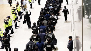 캄보디아 호텔 덮친 코리아전담반&hellip;84억 갈취 조직원 검거