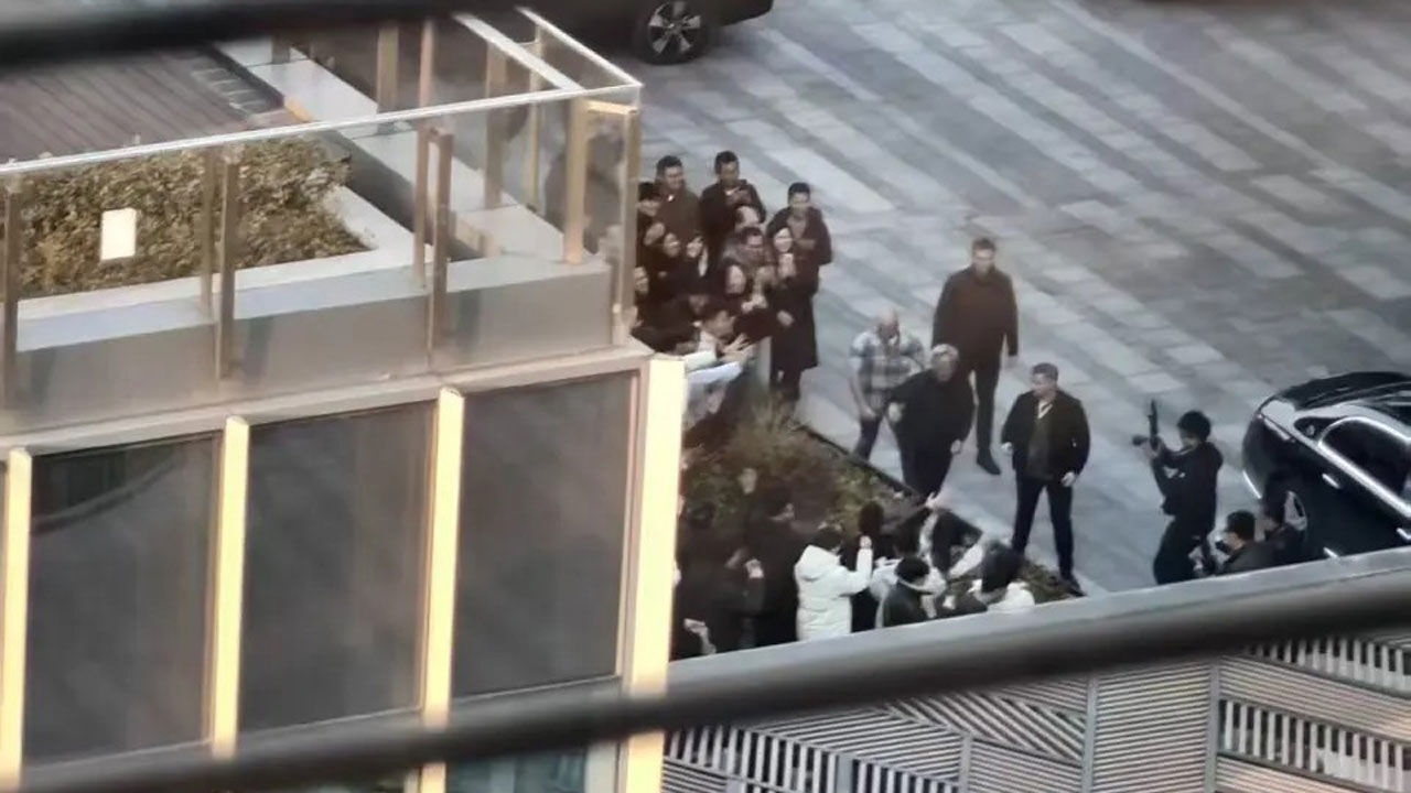 중국 상하이 엔비디아 사무실을 찾은 젠슨 황 엔비디아 CEO (사진=텅쉰커지, 연합뉴스)