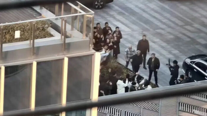 중국 상하이 엔비디아 사무실을 찾은 젠슨 황 엔비디아 CEO (사진=텅쉰커지, 연합뉴스)