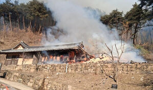 영주서 경북 유형문화재 고택 화재&hellip;야산으로 번진 뒤 진화