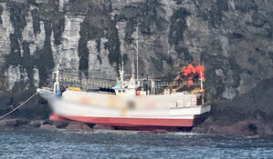 제주 성산일출봉 연안에 어선 좌초&hellip;승선원 6명 건강상태 양호