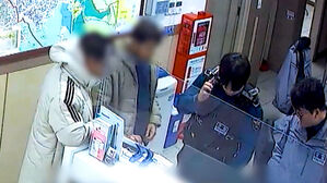 "버스에 등록금이"&hellip;외국인 도운 새내기 경찰관