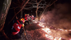 수락산 불 9시간 30여 분 만에 완진&hellip;축구장 2.5개 면적 소실