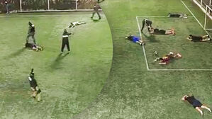 풋살장 들이닥친 무장 괴한들&hellip;선수들 엎드려 '벌벌'