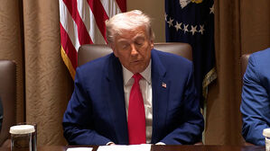 트럼프, 돌연 "한국 상품 관세 15%→25%로 인상"